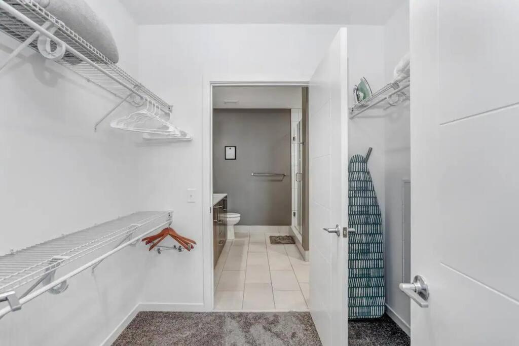 Urban Chic 1br Downtown Pool & Balcony Views Apartment Tampa