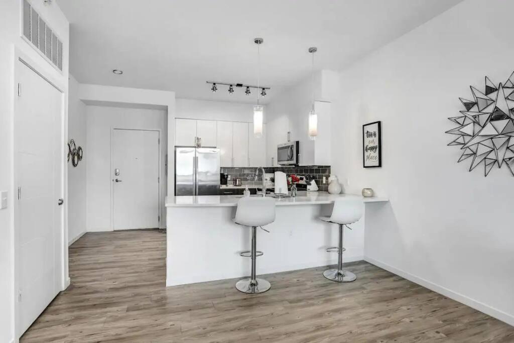 Apartment Urban Chic 1br Downtown Pool & Balcony Views Tampa