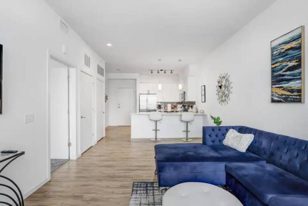 Urban Chic 1br Downtown Pool & Balcony Views * Tampa