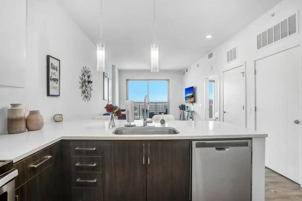 Apartment Urban Chic 1br Downtown Pool & Balcony Views Tampa