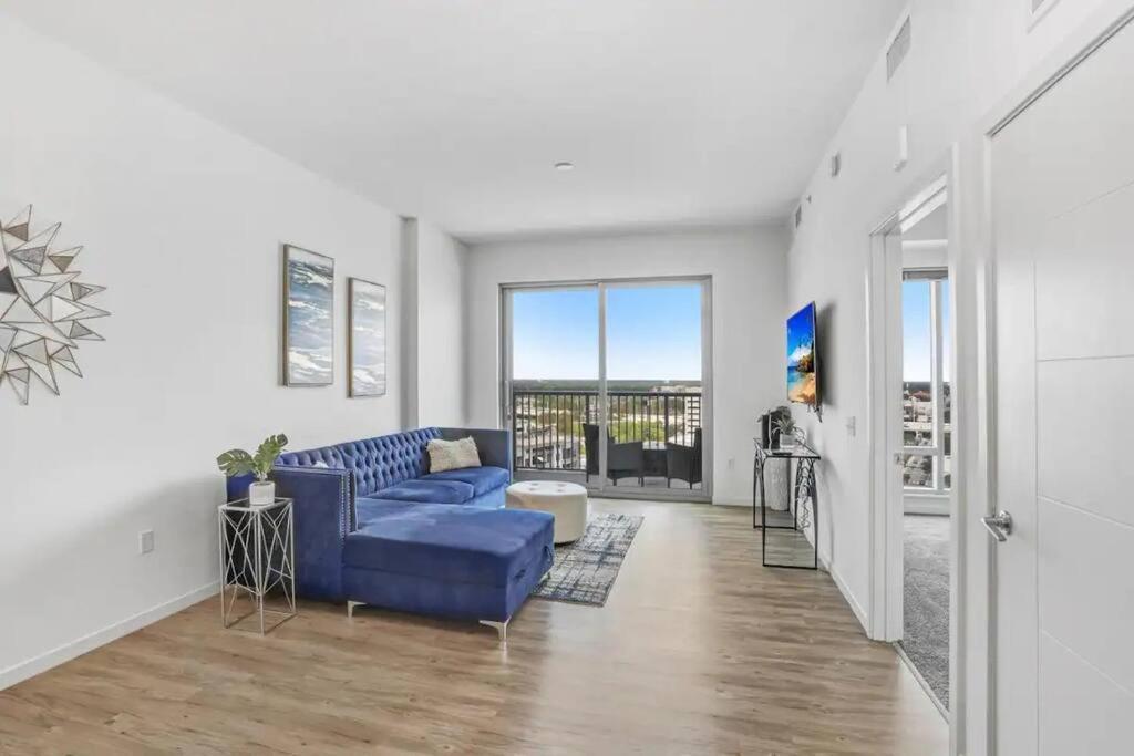 Apartment Urban Chic 1br Downtown Pool & Balcony Views *